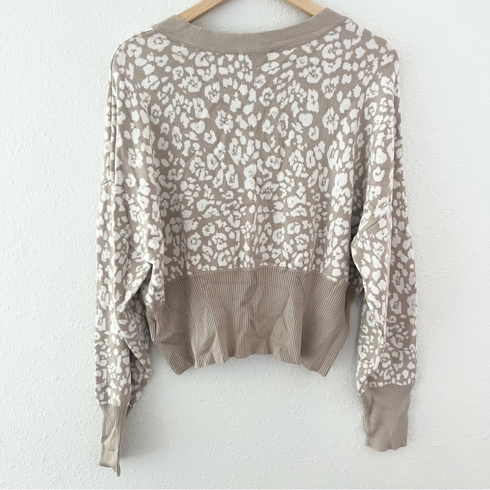 Animal Print v-neck Cardigan - Picture 3 of 3